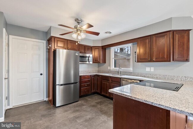 Photo - 122 Stuart Dr