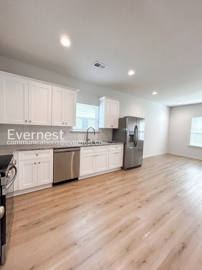 Photo - 725 N McFarland St