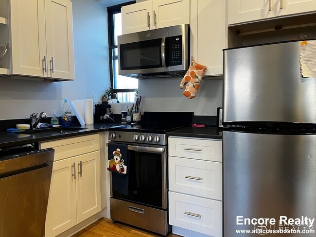 Photo - 822 Beacon St Unidad 2