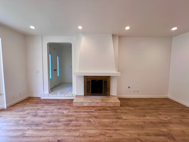 Photo - 1466 Las Positas Pl