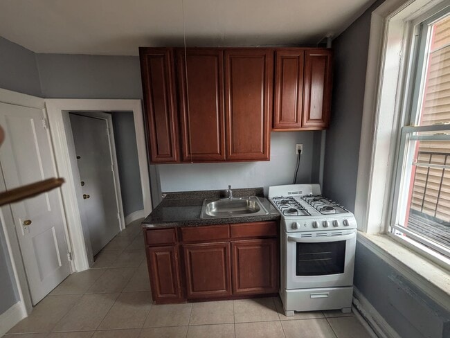 Photo - 667 Avenue A