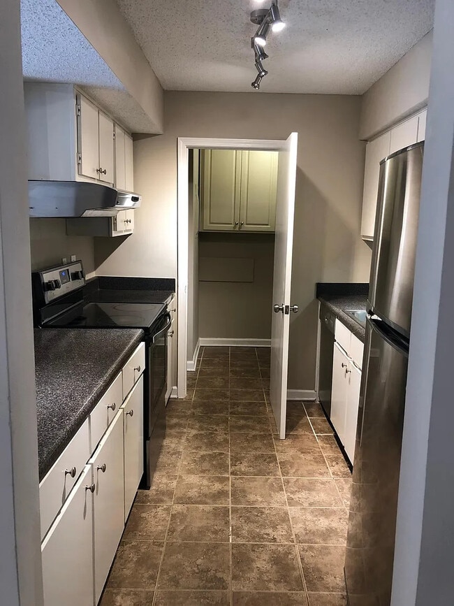 2004 wingate way Unit 2004