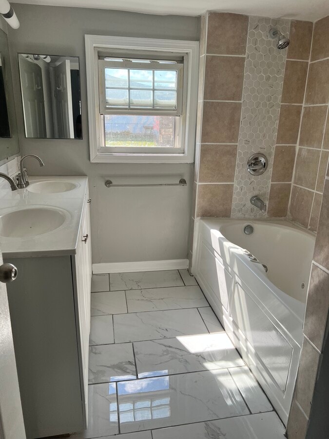 Photo - 913 S Hinde St