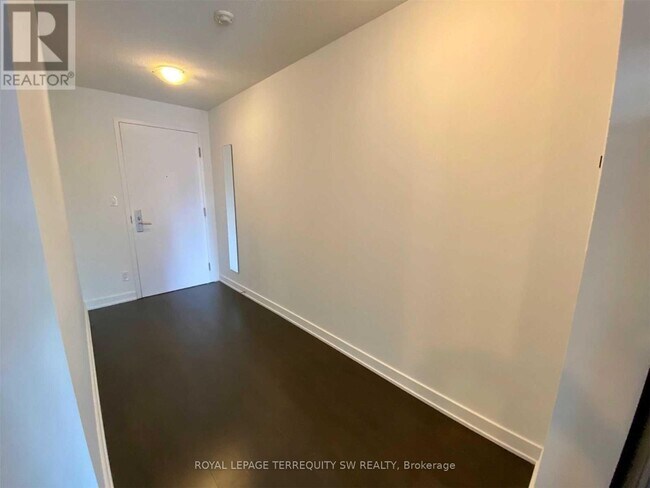 Photo - 126 Simcoe St Unit 613