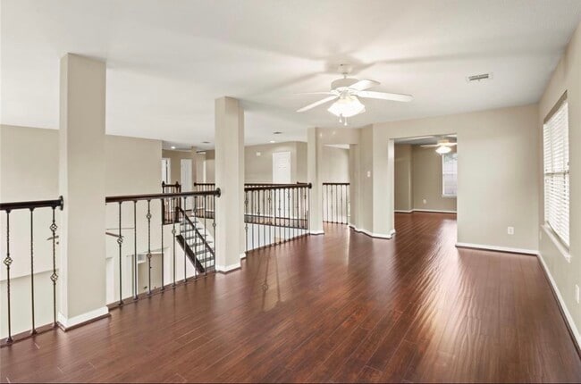 10807 Oak Bayou Ln