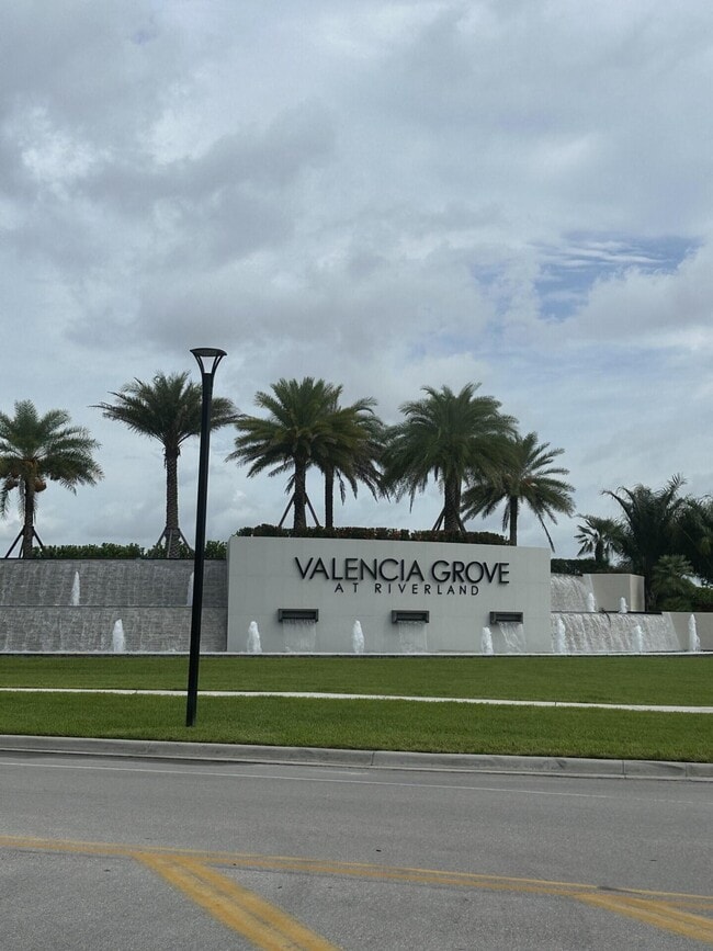 Building Photo - 11643 SW Moon River Way