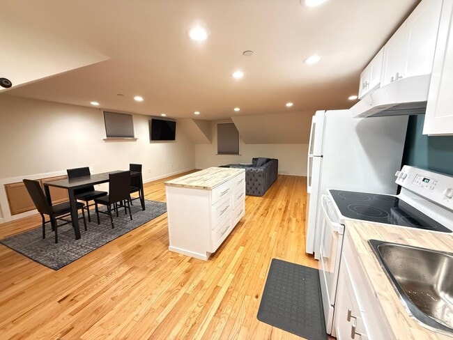 Photo - 1017 E Front St