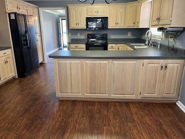 Photo - 2107 Parkplace St SE