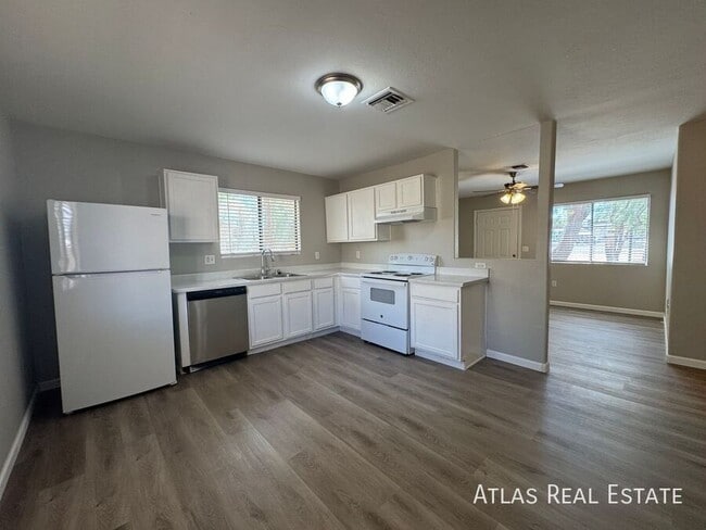 Building Photo - 506 N Iroquois Ave Unit 2 Rental