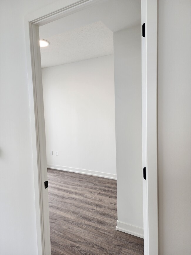 Photo - 8 Interchange Wy