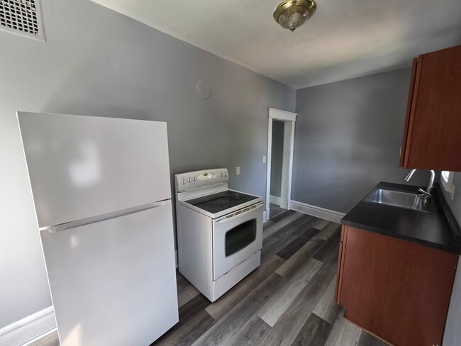 Photo - 456 1/2 Platt St