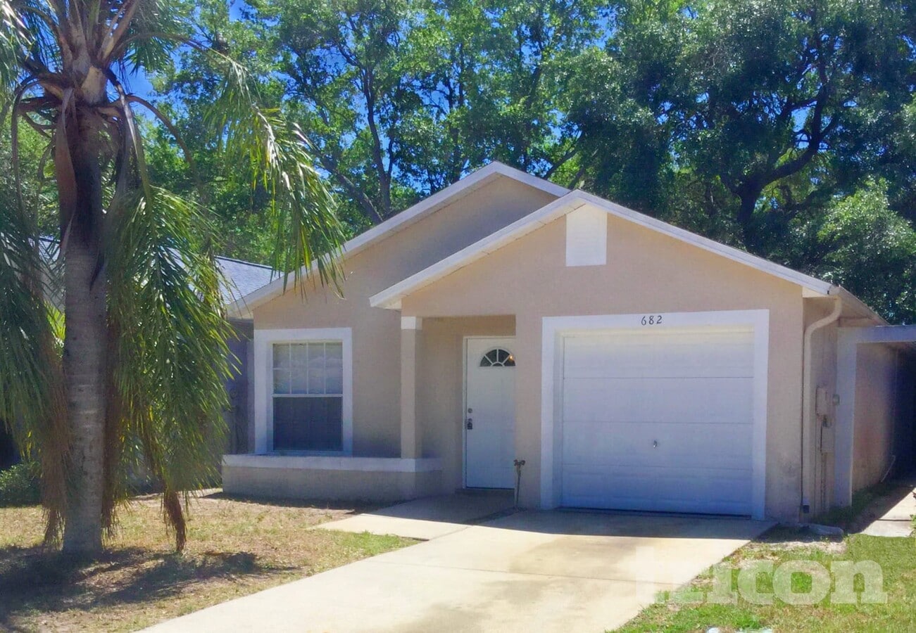 Photo - 682 Channing Dr