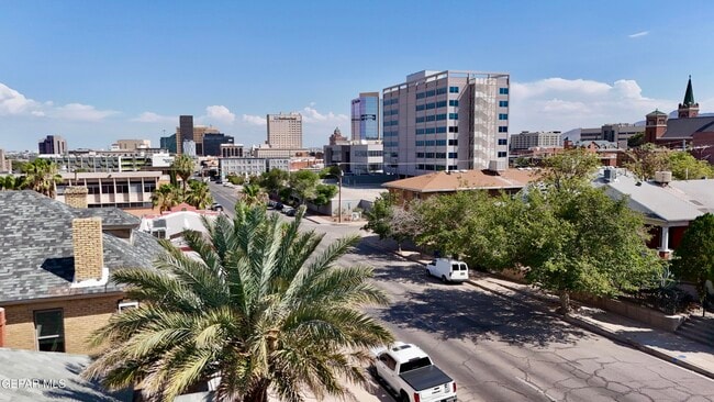Photo - 1214 N Kansas St