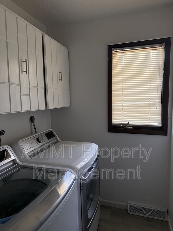Photo - 608 S Garnavillo St Unit 1