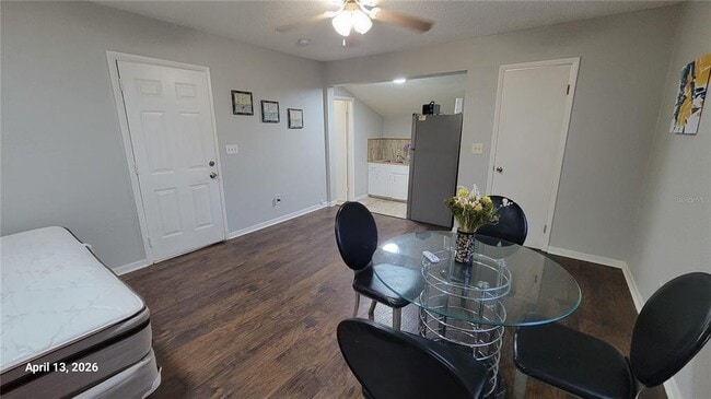 Building Photo - 411 Ave E SE Unit B