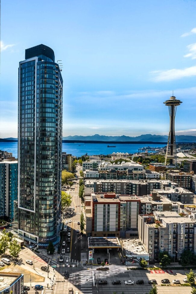 Building Photo - Luxury Living at Spire