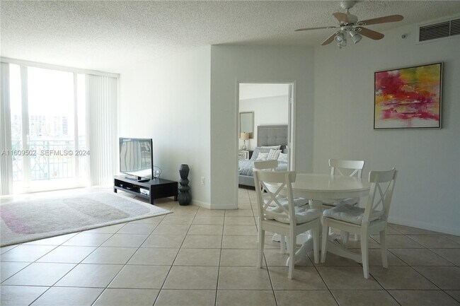 Photo - 17555 Atlantic Blvd Unidad 606
