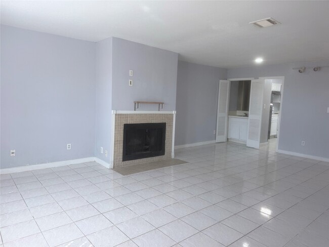 Building Photo - 9901 Sharpcrest St Unit D8