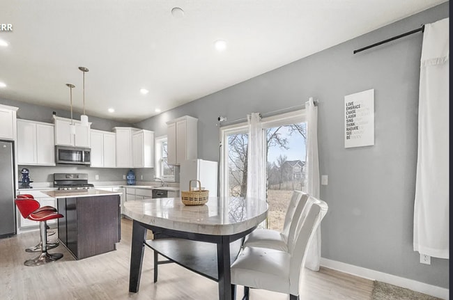 Photo - 15985 Sapphire St NW