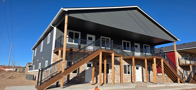 Building Photo - 1026 Center Dr Unit Apt C