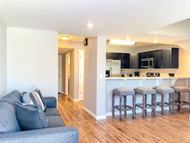 Building Photo - 5218 Beach Dr Unit ID1354903P