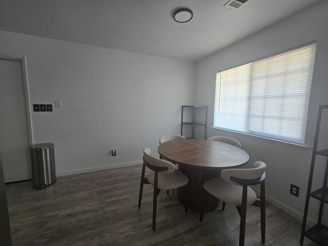 1875 Idlewood Cir