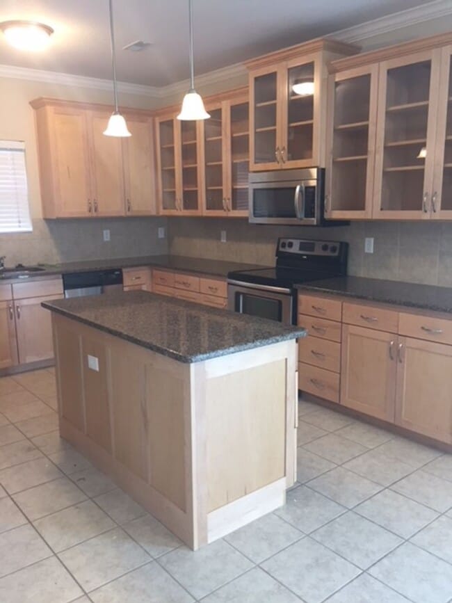 Photo - Lake Estates 4 bed 2.5 bath 3 car garage home! Unit 6225