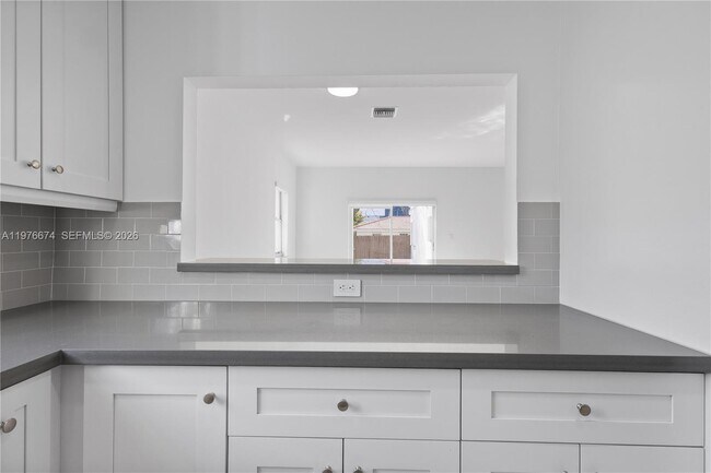 Photo - 2870 SW 21st St