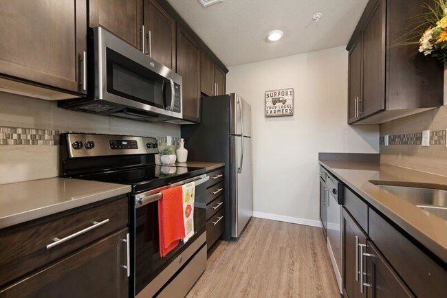 K-Ten Place Brady- Kitchen