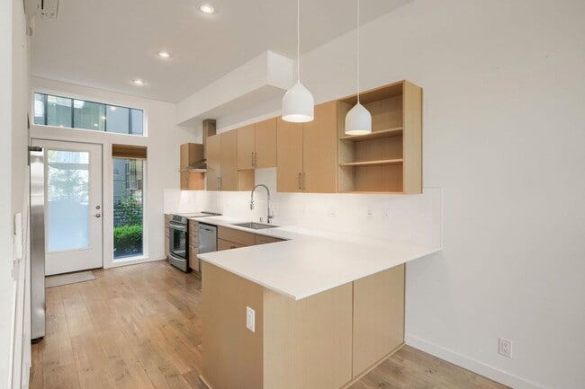 Photo - Stunning 2bed/2bath Townhome in Convenient Seattle Location!