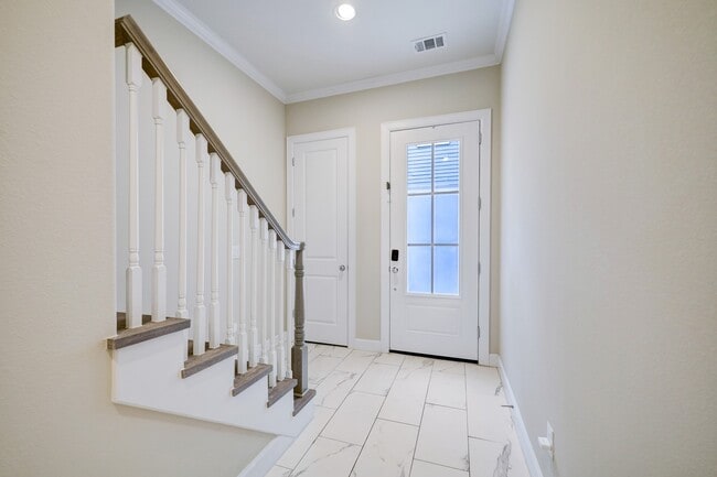 Photo - 2119 Naomi St