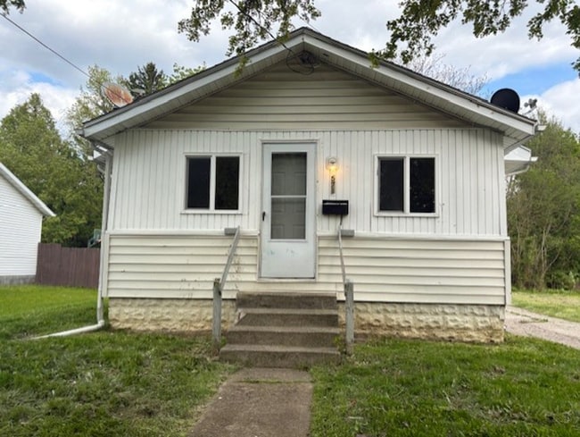 Building Photo - Charming 3-Bedroom Akron Home with Central A/C
