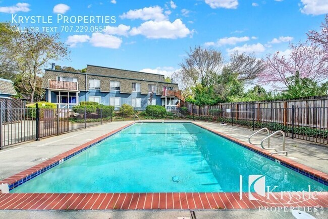 Building Photo - Beautiful apartment in gated community