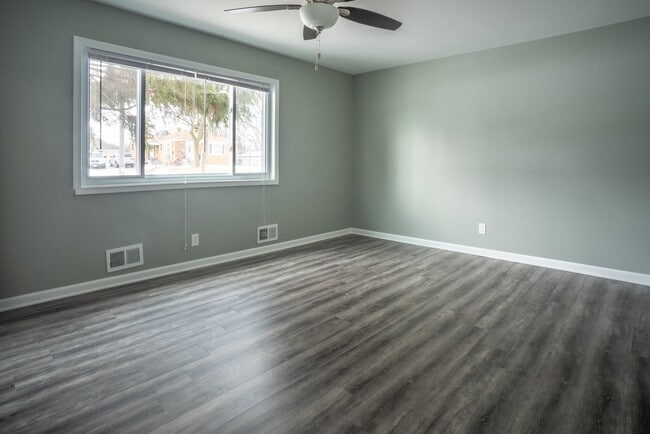 Building Photo - 4711 38th Ave Unit 1
