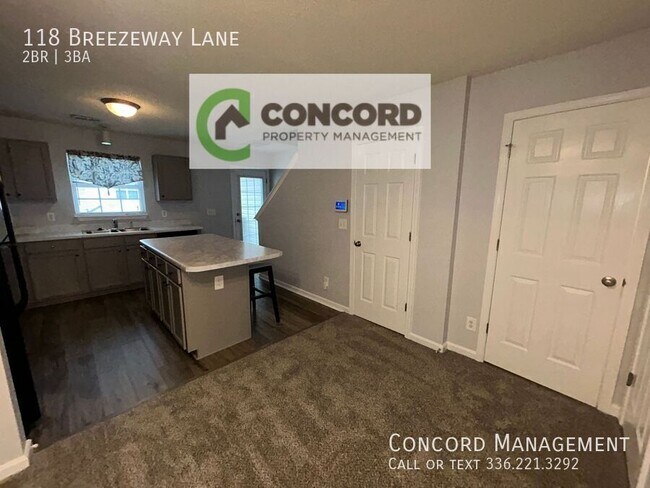 Photo - 118 Breezeway Ln