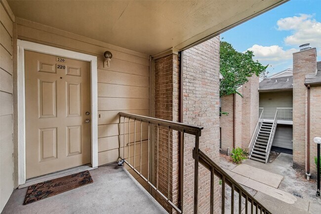 Photo - 2120 Wilcrest Dr Unit 220