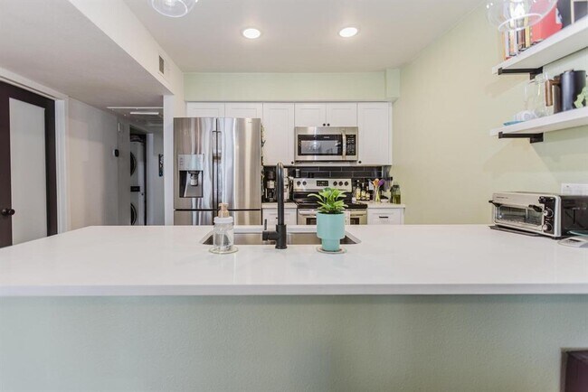 Photo - 909 Reinli St Unidad 102