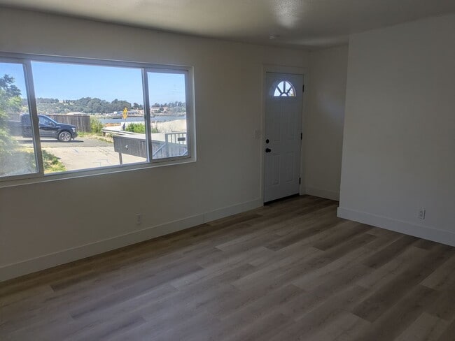 Photo - **Spacious 4-Bedroom, 2-Bath Residence with Waterfront & Hillside Views – Vallejo** Unit Porter St