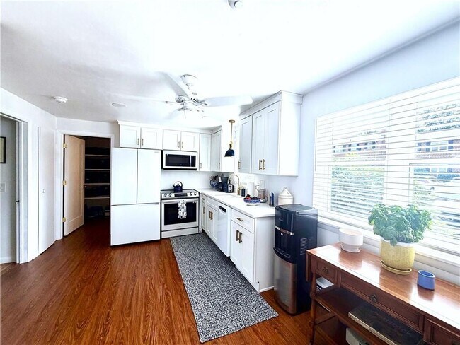 Building Photo - 70 Carroll Ave Unit 1009