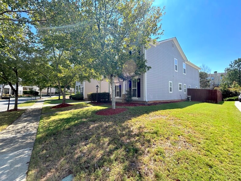 4100 Lake Pass Ln