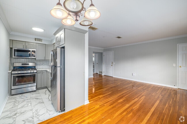 1BR, 1BA - 661SF - Kitchen/Living Room