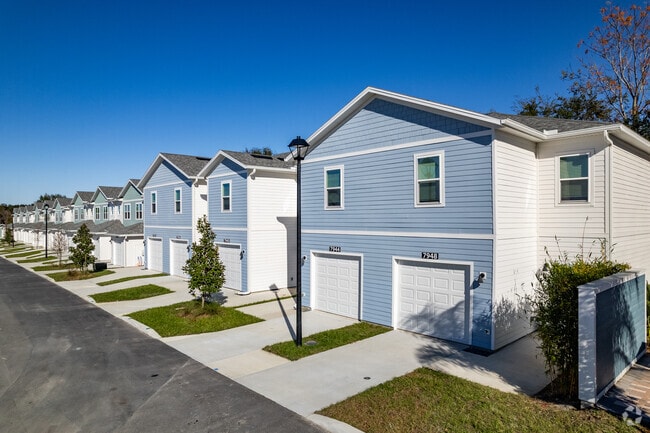 1201 Cleveland Ave Wildwood, FL 34785-3602
