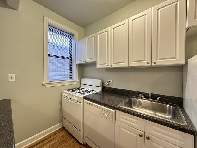 Photo - 735 W Barry Ave Unit J01P