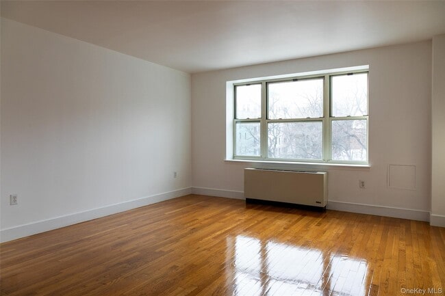Building Photo - 362 St Nicholas Ave Unit 6A