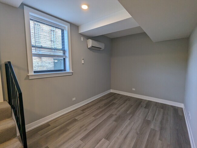 Photo - 3935 N Janssen Ave