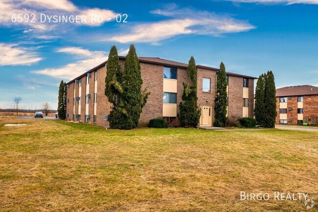 Building Photo - ROOMY 2-Bed Apartment in LOCKPORT Unit 02