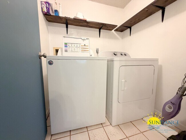 Photo - End-Unit Townhome located between Hurlburt Field and Eglin AFB w/ Fenced Yard!