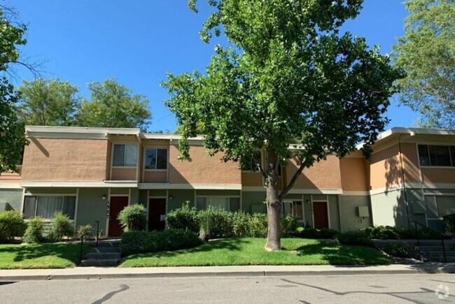 Building Photo - Remodeled Large 4 Bedroom 2 Bath Condo  in...