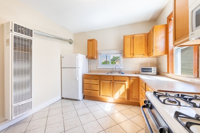 Photo - 2058 W 19th St Unit 2