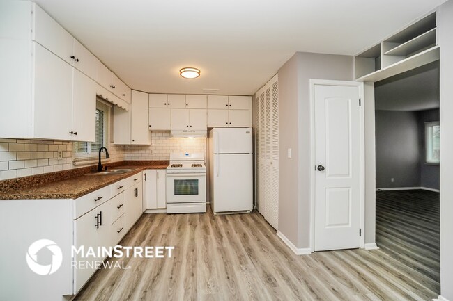 Photo - 608 Palace Ln